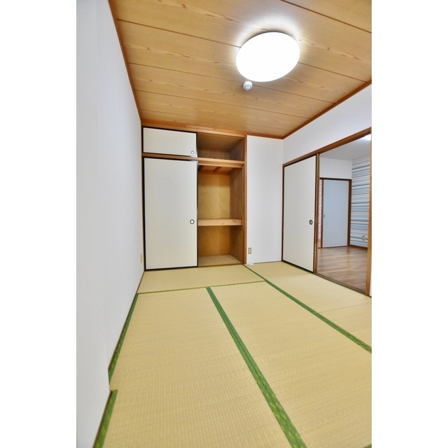 各務原市蘇原青雲町１丁目のアパートの収納|押入