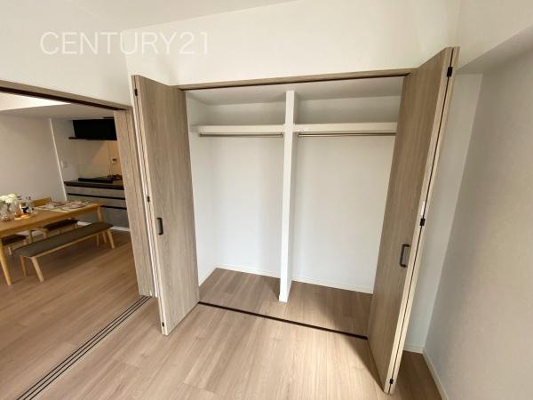 エトワール高崎常盤町の収納|ハンガーパイプ付きクローゼットです。