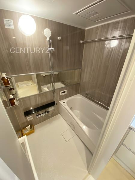 エトワール高崎常盤町の浴室|浴室乾燥機付きで天候が悪い日でも手軽に衣類を乾燥させることができます。