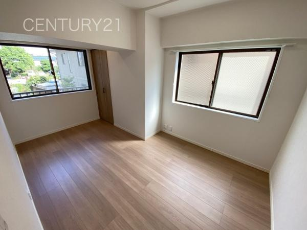 エトワール高崎常盤町の洋室|２面採光の明るい洋室です。