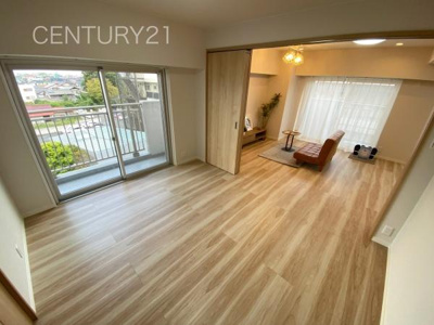 【洋室】 | シャルマンコーポ高崎 | リビングと続き間で開放感があります。
引き戸で簡単に仕切れますので状況に合わせた使い方ができます。