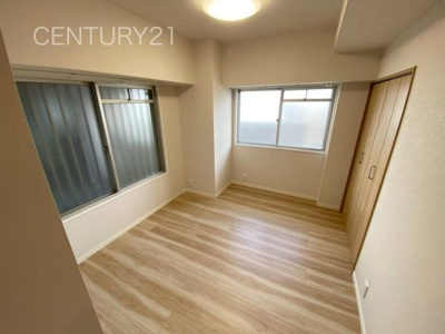 【洋室】 | シャルマンコーポ高崎 | ２面採光の明るい洋室です。