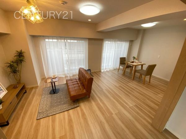 シャルマンコーポ高崎の居間・リビング|大きいソファーがおける広々リビング