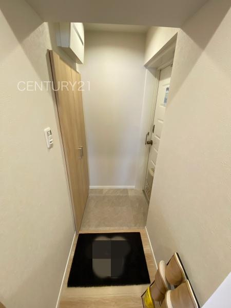 シーザーレジデンス高崎の玄関|シューズボックス付きの玄関です。
上部も収納付きで多くの収納が可能です。