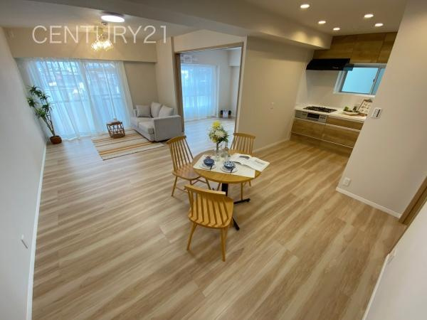 シーザーレジデンス高崎の居間・リビング|ダイニングテーブルスペース