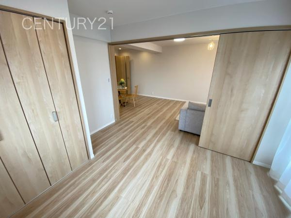 シーザーレジデンス高崎の洋室|LDKと続き間で開放感があります。
引き戸で簡単に仕切れますので状況に合わせた使い方ができます。