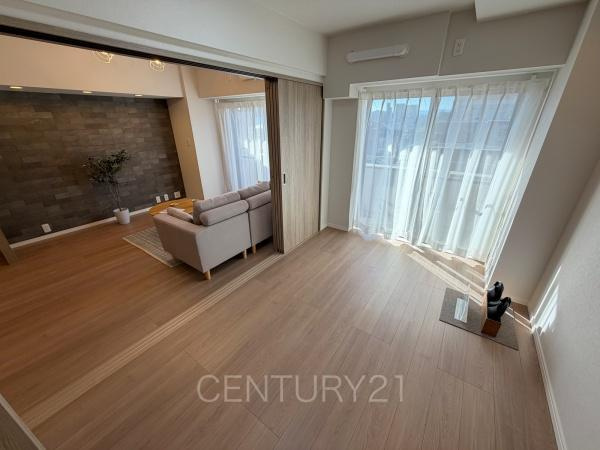 パシフィックパレス大手町の洋室|１階洋室です、LDKと続き間で開放感があります。
引き戸で簡単に仕切れますので状況に合わせた使い方ができます。