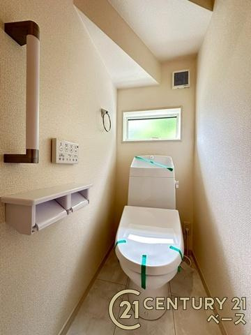 リーブルガーデン磯壁 １号棟 ／新築一戸建のトイレ|■現地撮影写真■１・２階ともに清潔感ある綺麗なお手洗を完備！