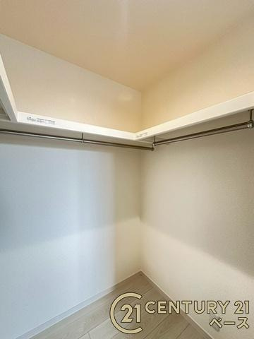 リーブルガーデン磯壁 ２号棟 ／新築一戸建の収納|■現地撮影写真■冬物のコートや季節ものなどをたくさんしまえる広さ！
