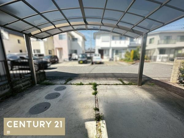 和歌山市平尾の中古一戸建の駐車場