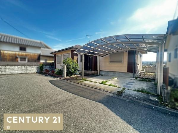 和歌山市平尾の中古一戸建の前面道路含む現地写真
