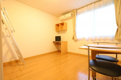 【居間・リビング】 | レオネクスト伊吹Ⅱ | （※１Ｆ限定）防犯ガラスにより女性でも安心の仕様