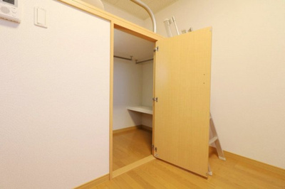 【内装】 | レオネクスト伊吹Ⅱ | ウォークインクローゼット付！お部屋もすっきり片付けられます