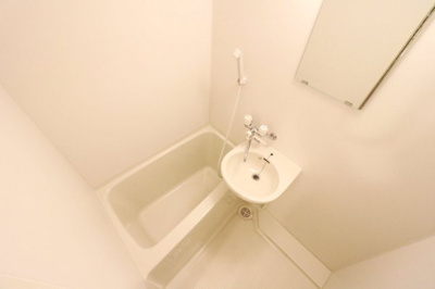 【浴室】 | レオネクスト伊吹Ⅱ | 浴室乾燥機で雨や雪の日でもらくらくお洗濯！