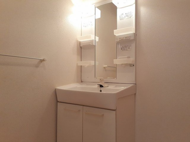 エタニティ－リブズ　Ａの洗面所|スペースが確保できる洗面所です