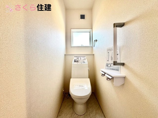 第1下野大光寺　4号棟のトイレ|トイレは各階完備。夜、トイレに起きても、2階の寝室から1階のトイレに降りる必要はありません。