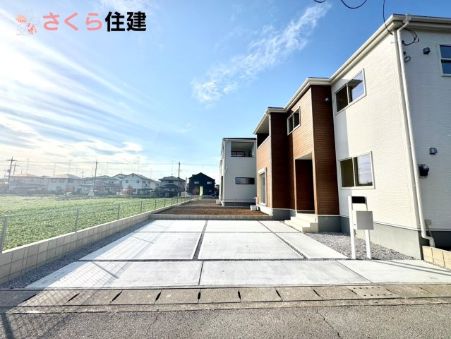 第1下野大光寺　4号棟の駐車場|カースペース南側２台：北側１台可能です。