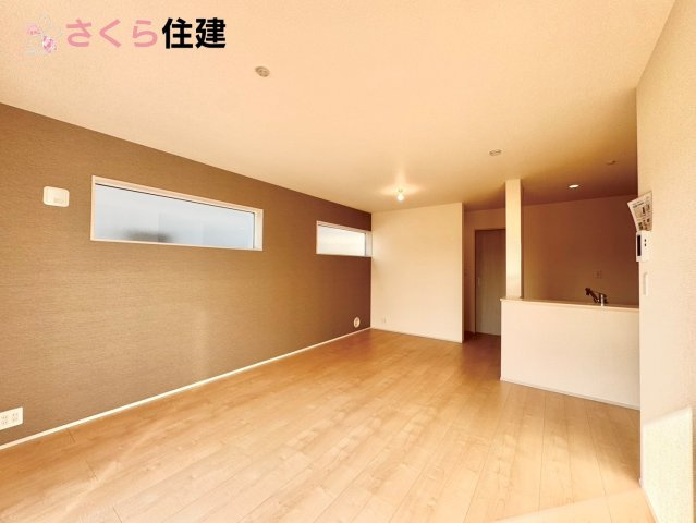 第1下野大光寺　4号棟の居間・リビング|16.2帖LDKはキッチンで家事をしながらでもお子様に一対一で向き合える時間が作れます！！