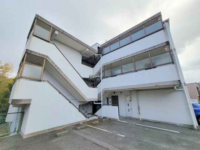 ロイヤルハイツ東生駒の外観