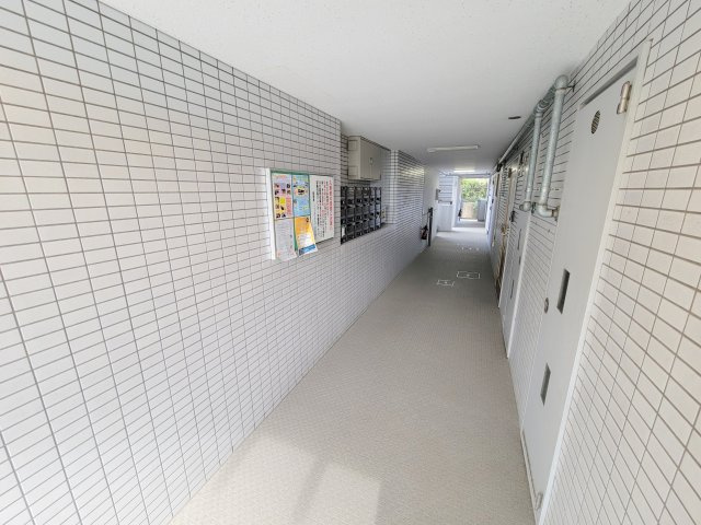 ロイヤルハイツ東生駒のロビー