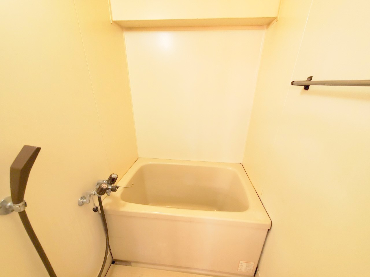 ロイヤルハイツ東生駒の浴室