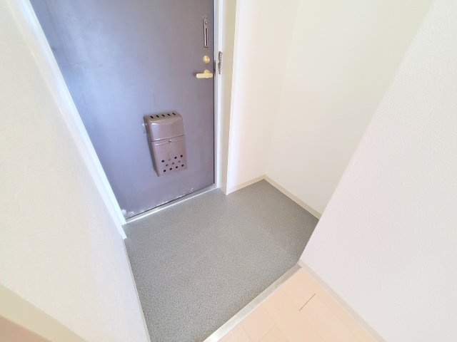 ロイヤルハイツ東生駒の玄関