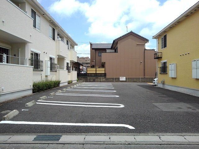 フェリーチェⅡの駐車場