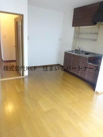 ハイカムール国分Ⅱの居間・リビング|こちらの居間で趣味の時間をお楽しみください