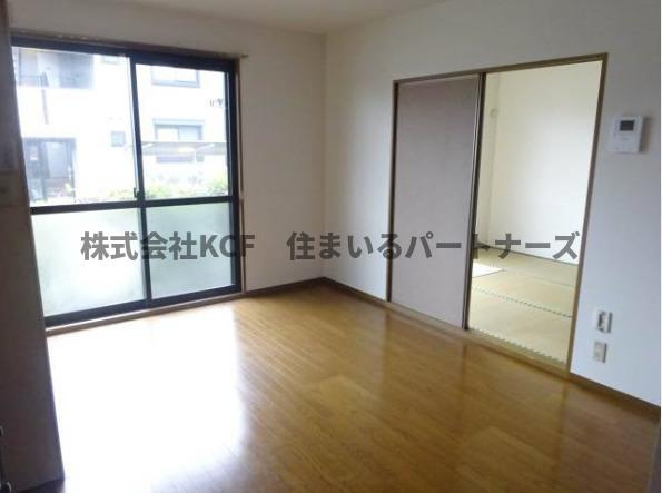 ハイカムール国分Ⅱの内装|明るい色調の室内です