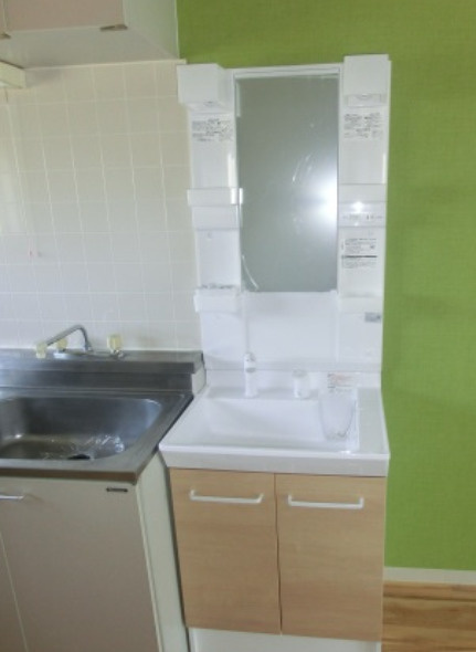 フリーデBの独立洗面台|独立洗面台、小物を置くことができて便利です