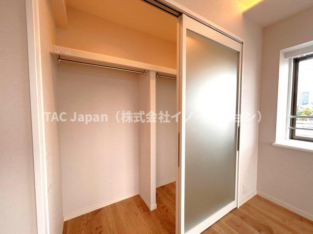 オーベル池袋立教通りの収納|リビングには多目的に使える収納がございます。細かい物をともかくたくさん収納できますのでリビングがすっきり片付きます。