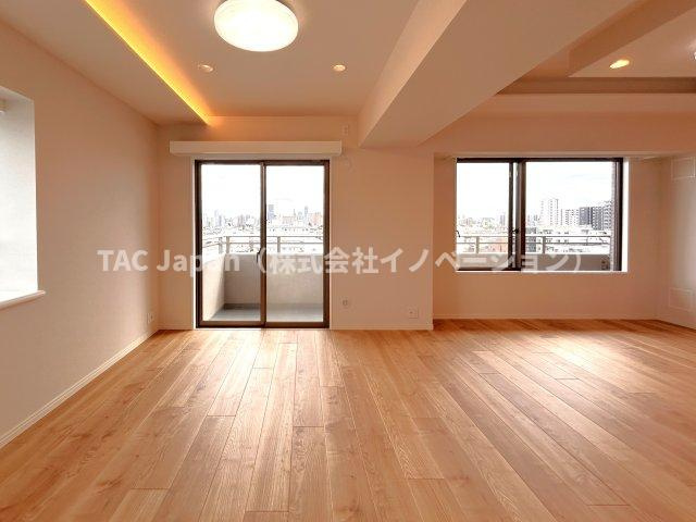 オーベル池袋立教通りのその他|ダイナミックに設計された自慢のリビング。大きく開け放たれた採光部からさんさんと日が差し込み、暖かい空間に仕上がりました。家族の団欒は、この自慢のリビングで