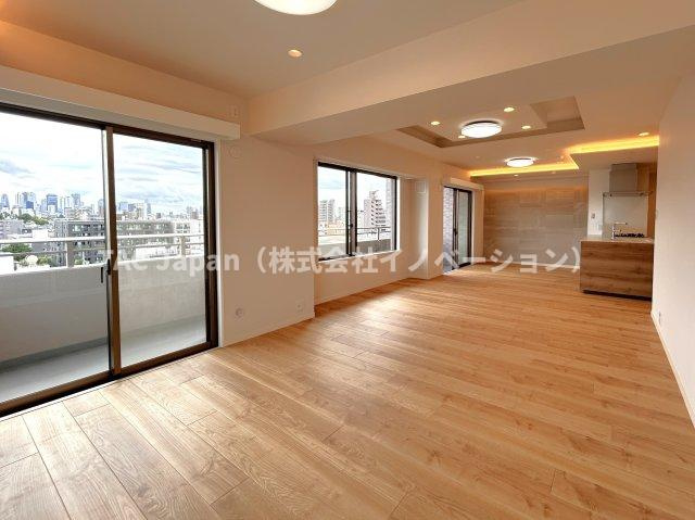 オーベル池袋立教通りの居間・リビング|大切なご家族が集まるＬＤＫはこだわりたいですね！休日はおひさまの光をたっぷりと取りこめるリビングでゆったりと過ごしませんか？子供たちが元気に笑いながら走り回っている姿が目に浮かぶ空間です。