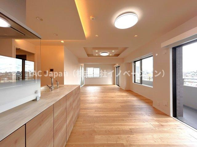 オーベル池袋立教通りの居間・リビング|～Ｌiving room～
24.8帖のリビングは家族が1番くつろげる癒しの空間、家族が集い憩うリビングスペースはナチュラルカラーの明るい心地良い空間に仕上がりました。