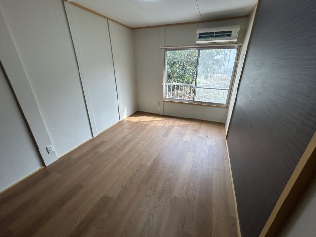 コーポ村瀬の洋室