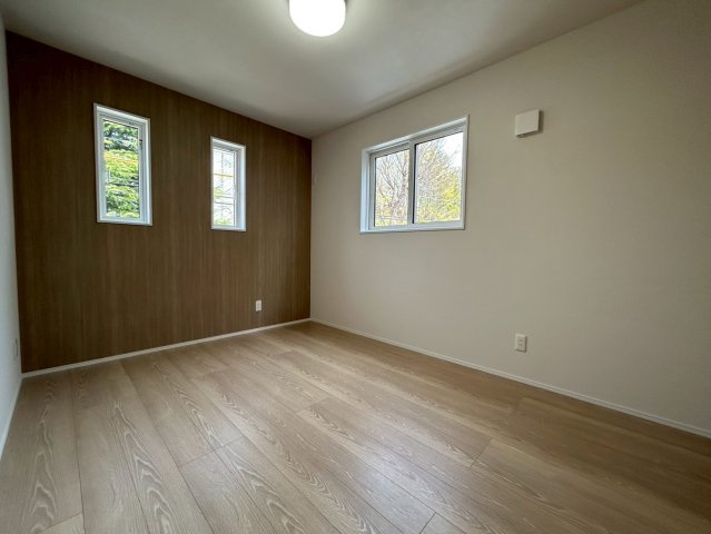 新築戸建　長野市三輪八丁目の洋室|２階　洋室です。収納スペース有