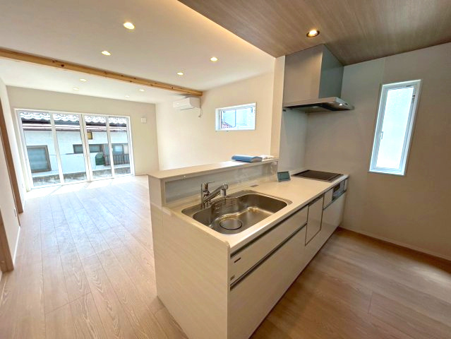 新築戸建　長野市三輪八丁目のキッチン|キッチンです♪コミュニケーションがとりやすい空間で、
料理をするのが楽しくなります