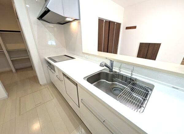 石仏町長北屋敷戸建のキッチン