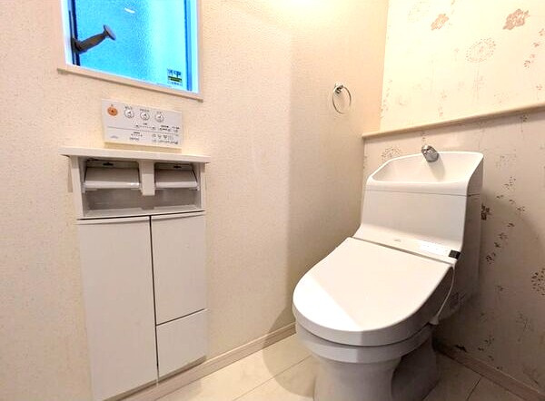 石仏町長北屋敷戸建のトイレ