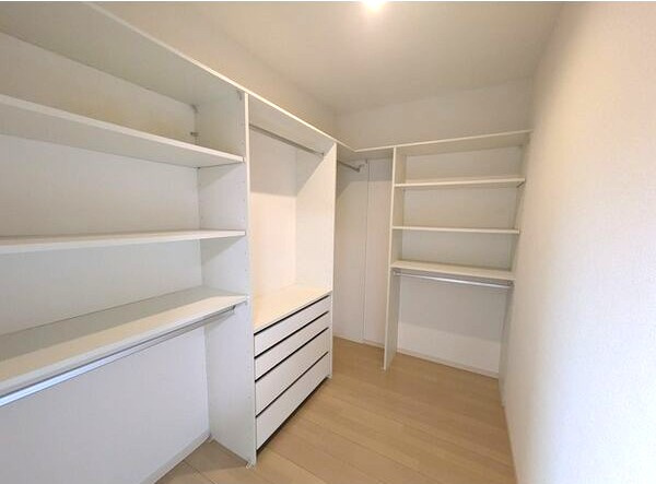 石仏町長北屋敷戸建の収納
