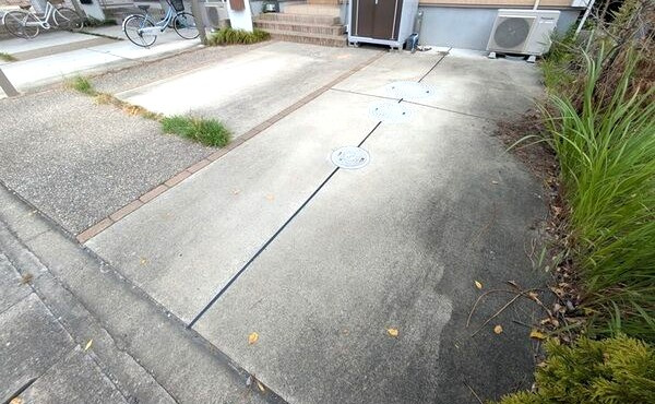 石仏町長北屋敷戸建の駐車場