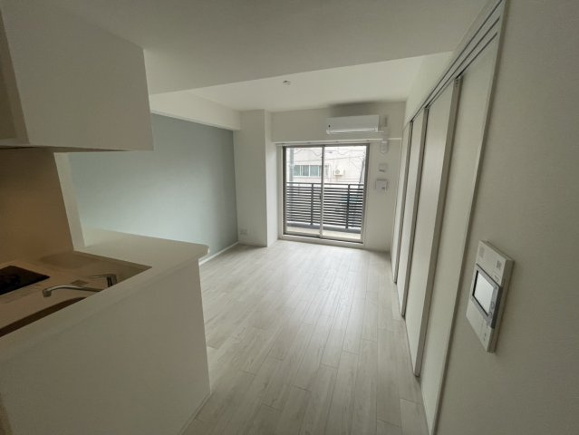 ファーストフィオーレ東灘の居間・リビング|こちらのリビングで趣味の時間をお楽しみください