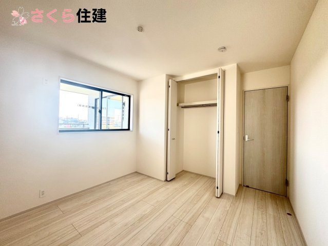第1下野大光寺　3号棟の洋室|各部屋に収納あります！荷物が多い子育て世代や、趣味道具の多い方にもうれしいですね♪

