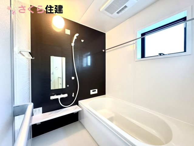 第1下野大光寺　3号棟の浴室|梅雨の時期は大活躍の浴室乾燥機！家族の数だけ増える洗濯物もしっかり乾かせます