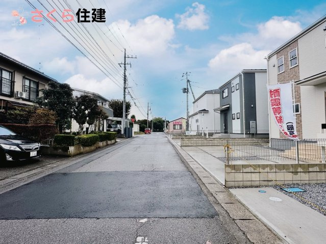 第1下野大光寺　3号棟の前面道路含む現地写真|前面道路北側6ｍ公道　　駐車の際も安心です♪