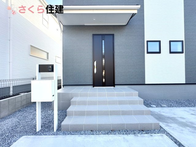 第1下野大光寺　3号棟の玄関|夜間でも来訪者の顔を認識できるLEDライトを装備！ＴＶモニター付きインターフォンで安心のセキュリティ