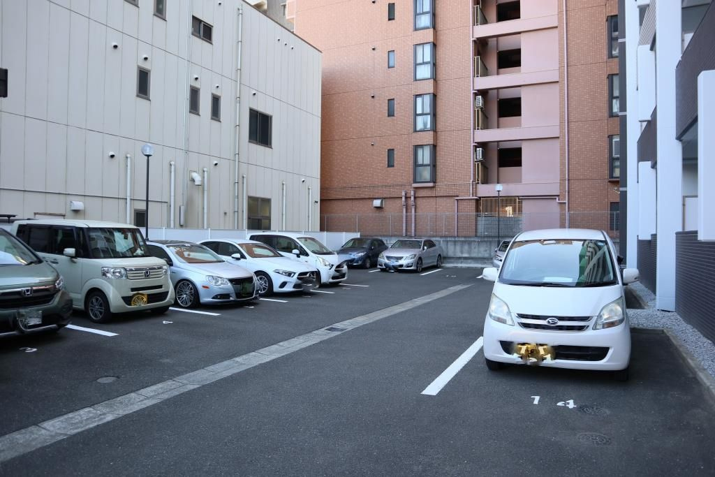 エトワールフィラントの駐車場