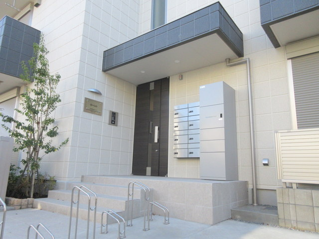 ローレルのエントランス|★エントランス★