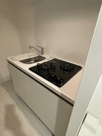 ファーストフィオーレ東灘のキッチン|コンパクトなキッチンで掃除もラクラク