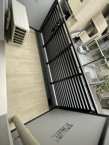 ファーストフィオーレ東灘のバルコニー|外からの目が気にならないバルコニーで洗濯物が干せます